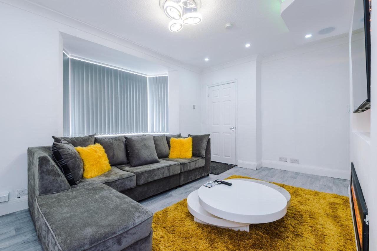Nice Three Bedroom House In Manchester Exteriér fotografie