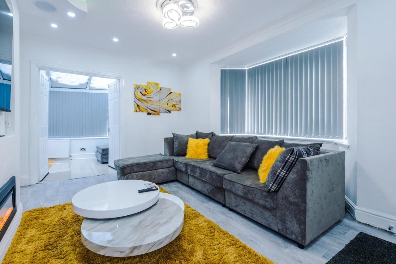Nice Three Bedroom House In Manchester Exteriér fotografie