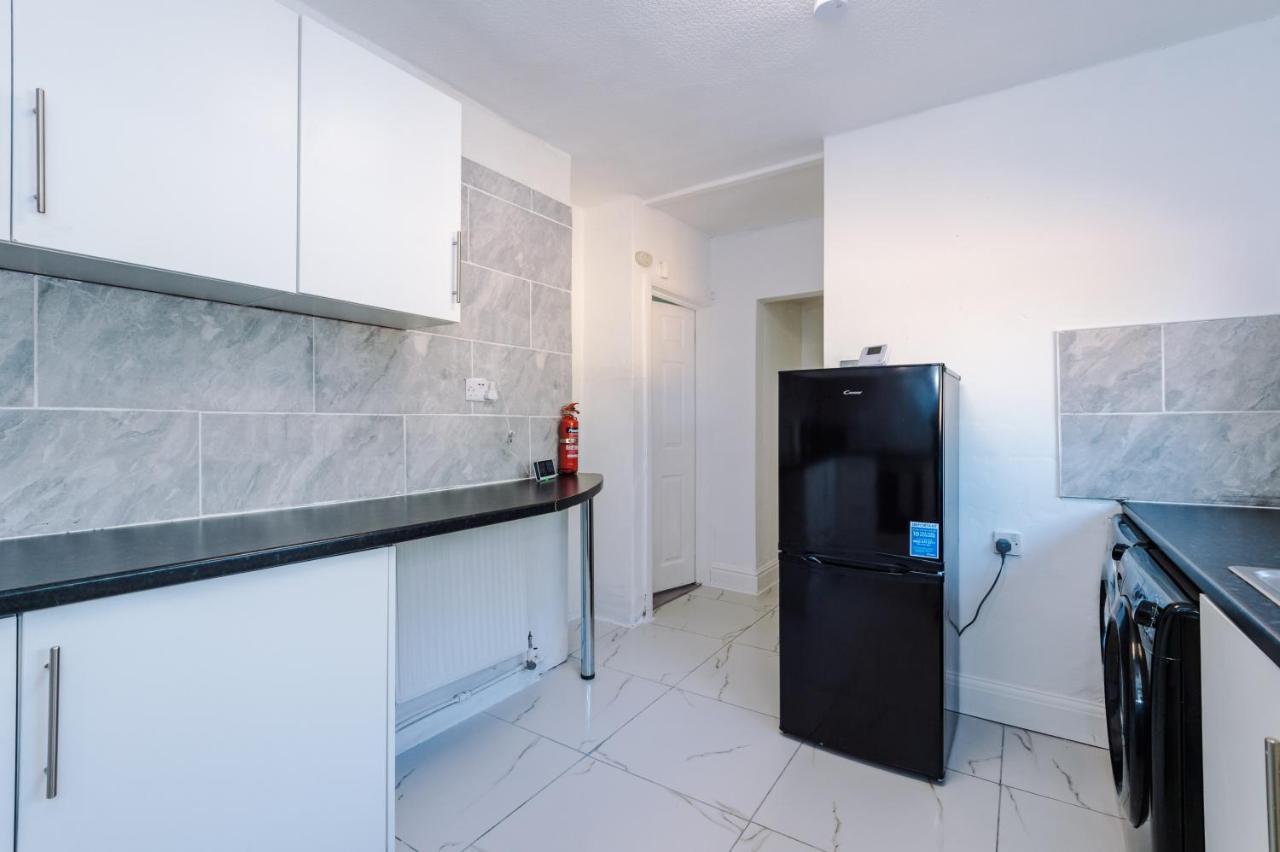 Nice Three Bedroom House In Manchester Exteriér fotografie