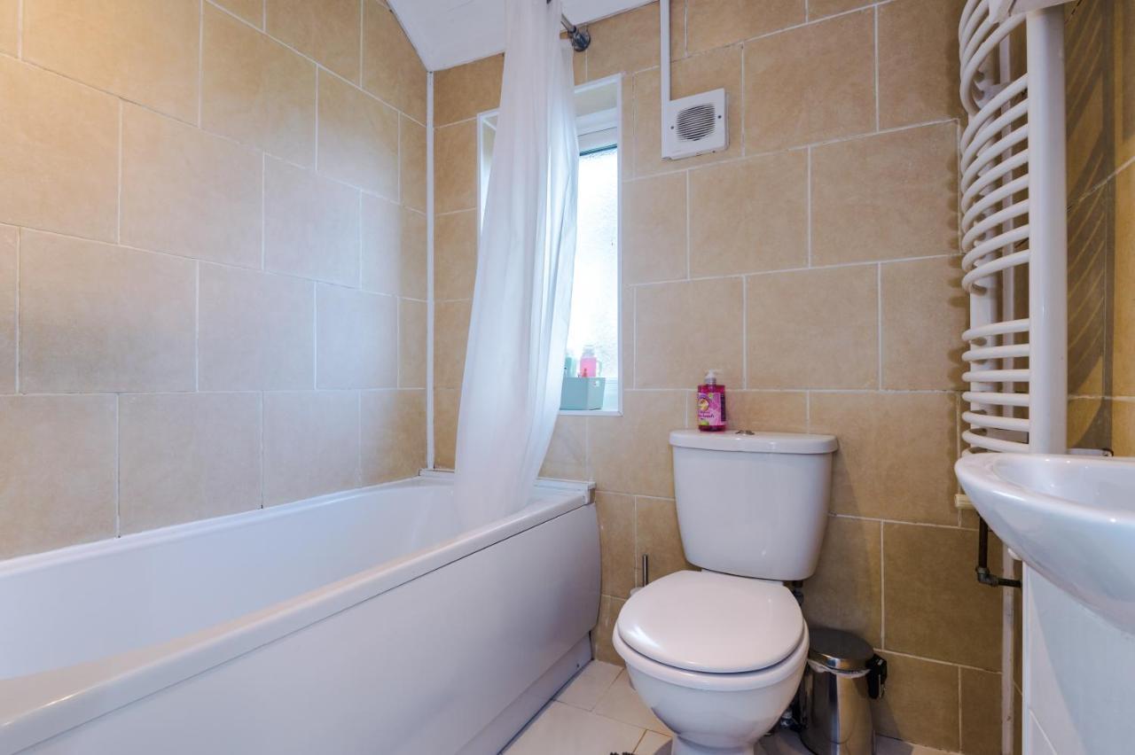 Nice Three Bedroom House In Manchester Exteriér fotografie