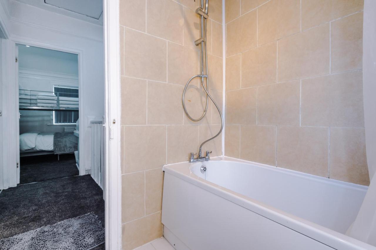 Nice Three Bedroom House In Manchester Exteriér fotografie